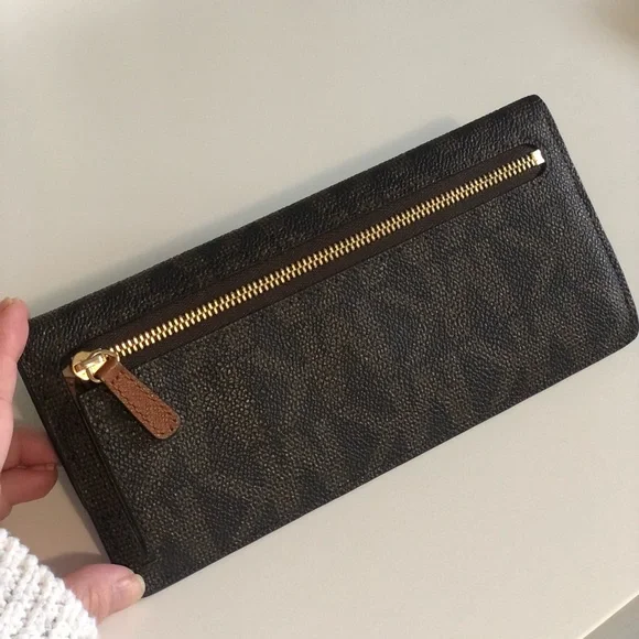 Michael Kors wallet - Picture 2 of 11